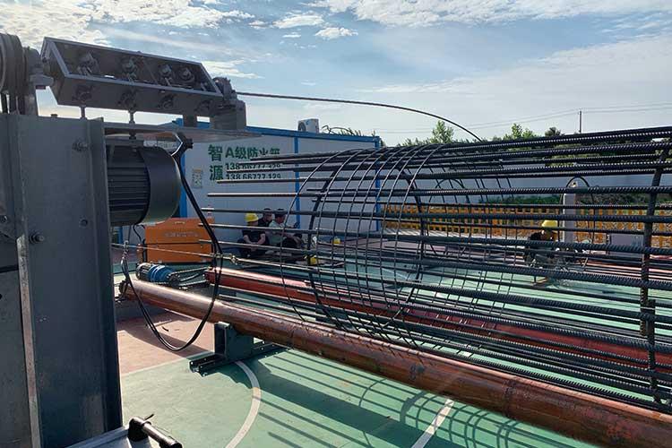 同時該設備獨立施工不受各工序影響，不間斷完成主筋箍筋焊接成型，繞筋過程施焊等全部過程