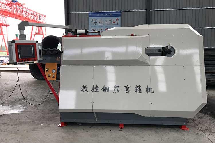 雙級制動(dòng)電機(jī)與減速機(jī)直聯(lián)作一級減速；小齒輪與大齒輪嚙合作二級減速